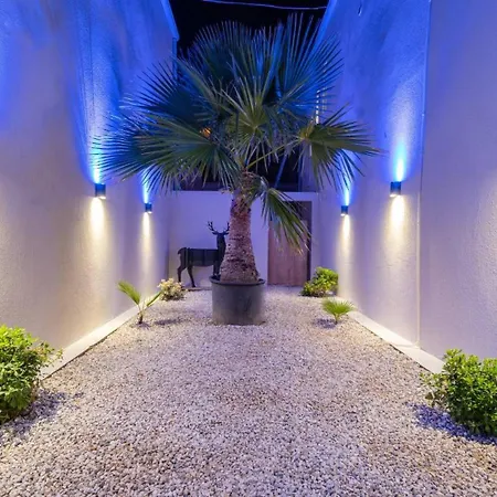 Seaview 2 Bedroom - 9854